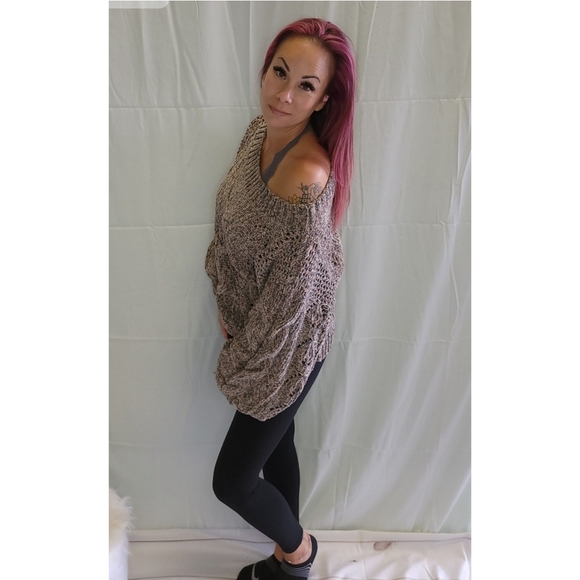 Cable Knit Over The Shoulder Sweater - Picture 6 of 7